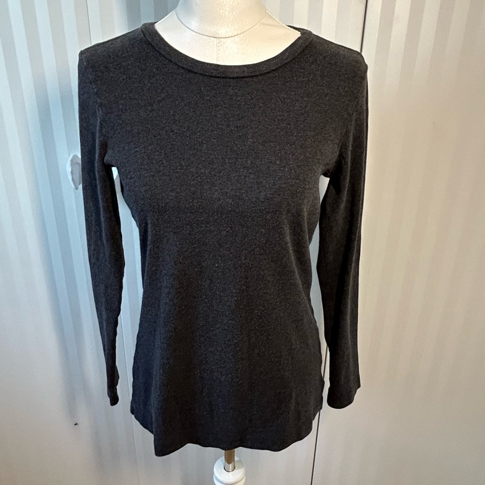 Eddie Bauer dark gray long sleeve soft tee 100% cotton Size L